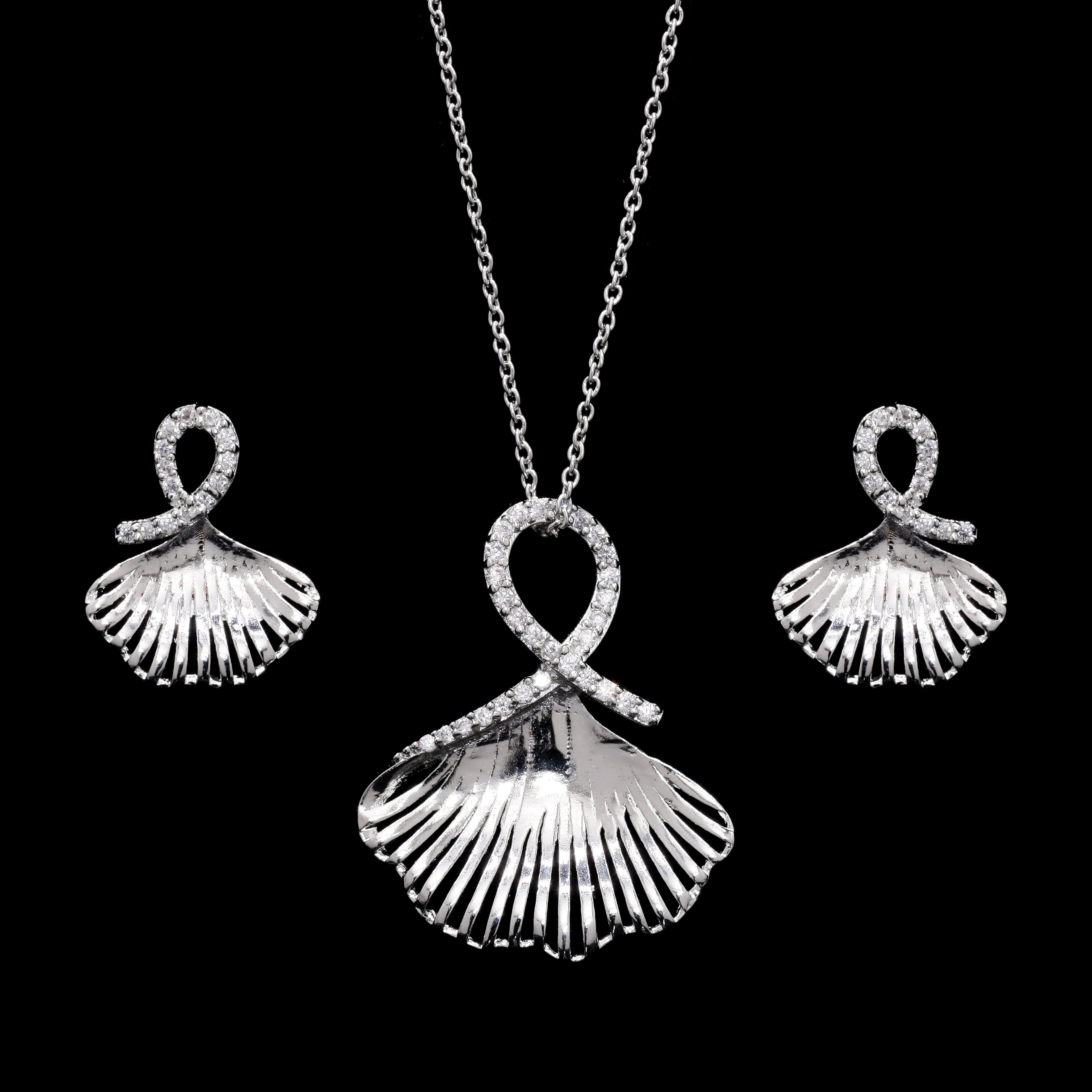 Oyster Luxe Silver Pendant Set