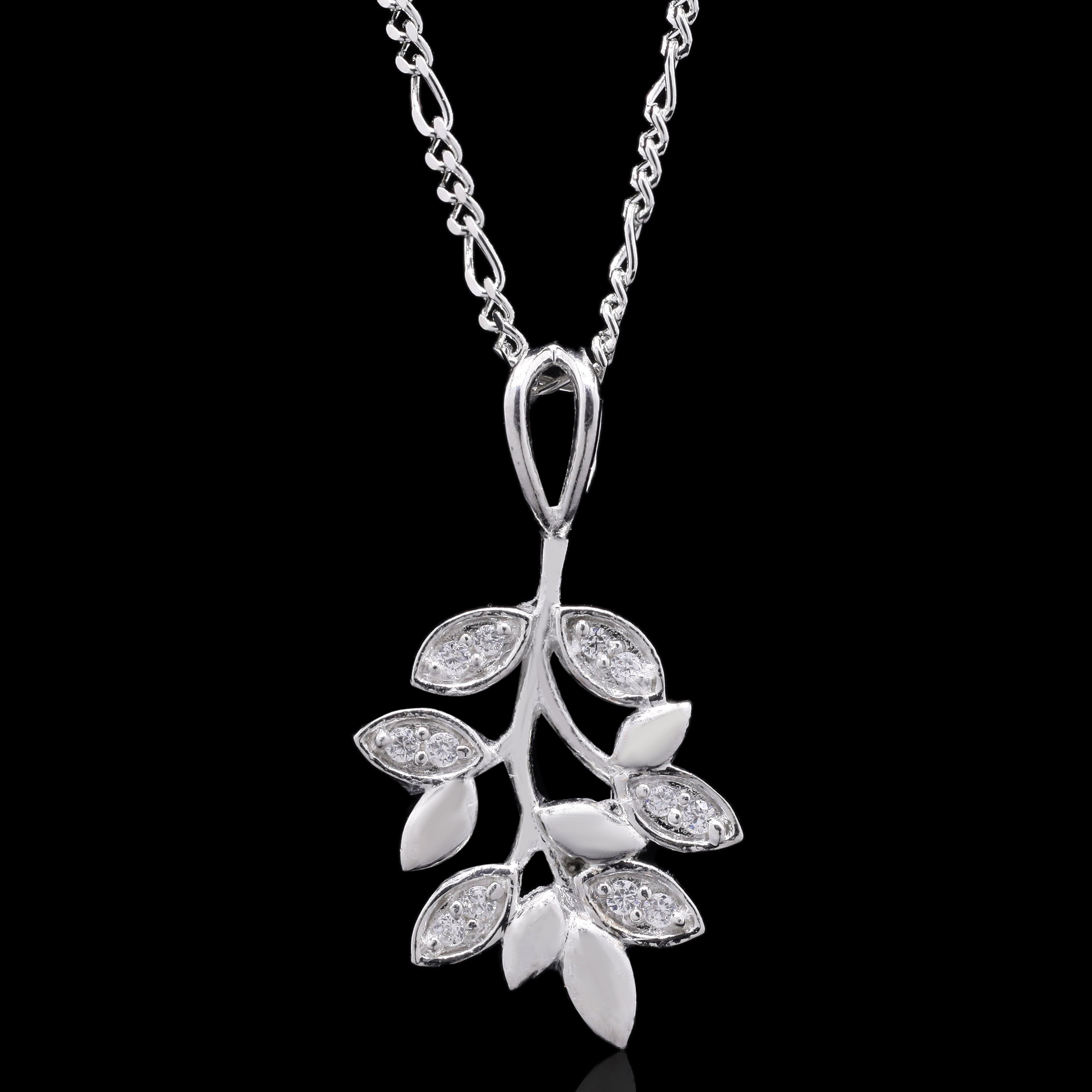 Twinkling Leaves Silver Pendant