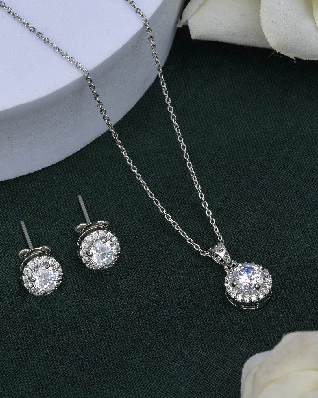 Solitaire Glow Silver Pendant Set