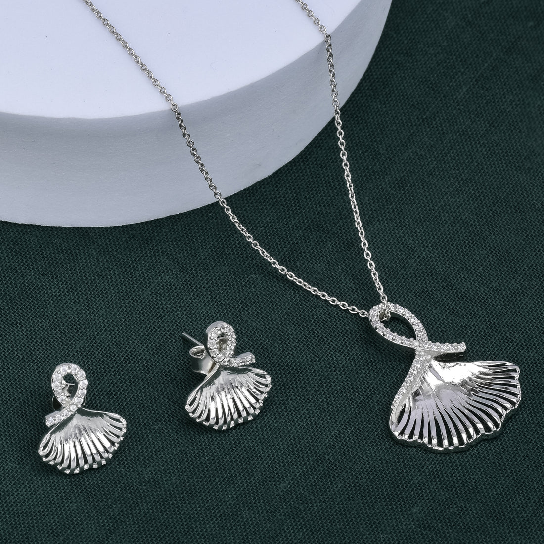 Oyster Luxe Silver Pendant Set