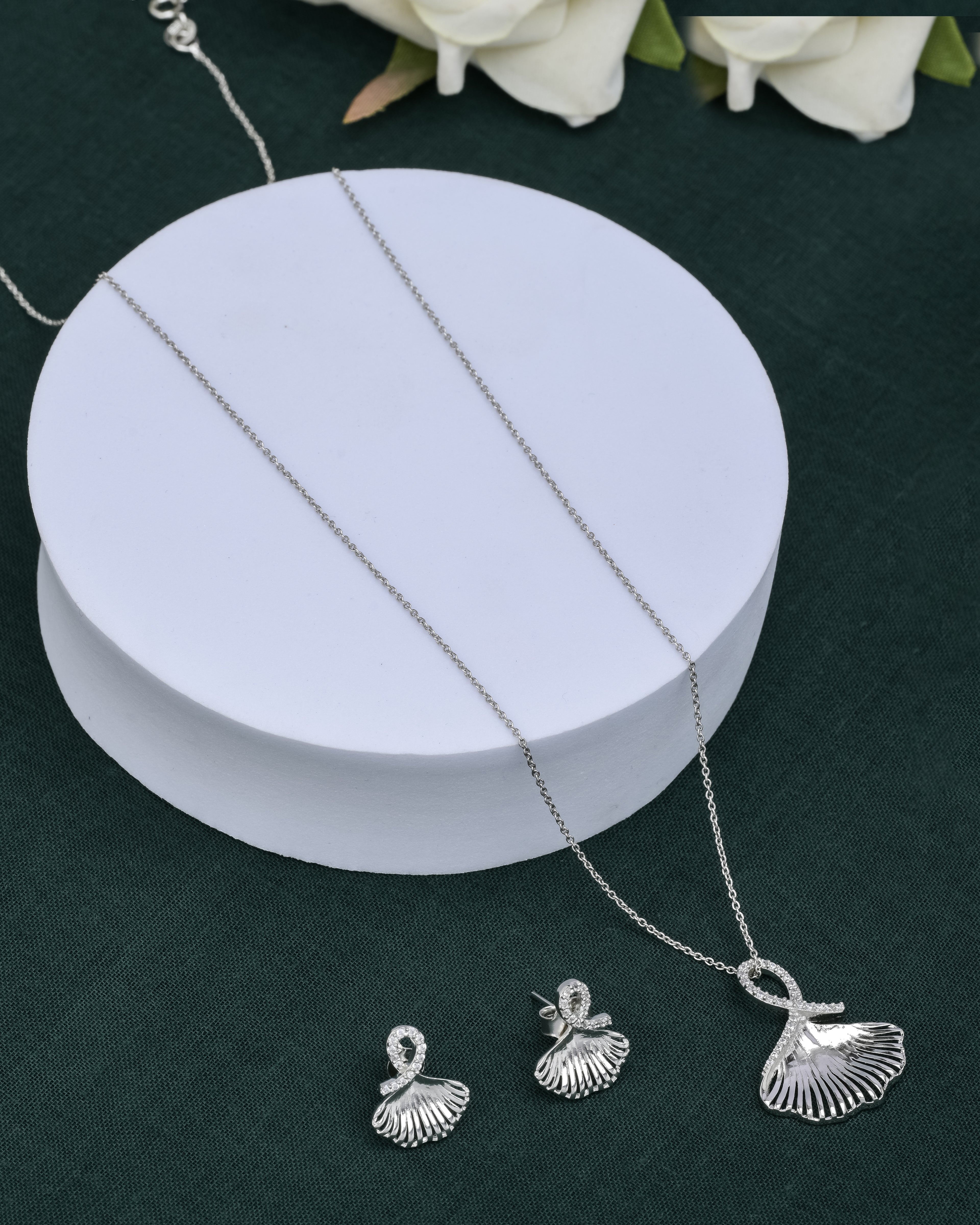 Oyster Luxe Silver Pendant Set