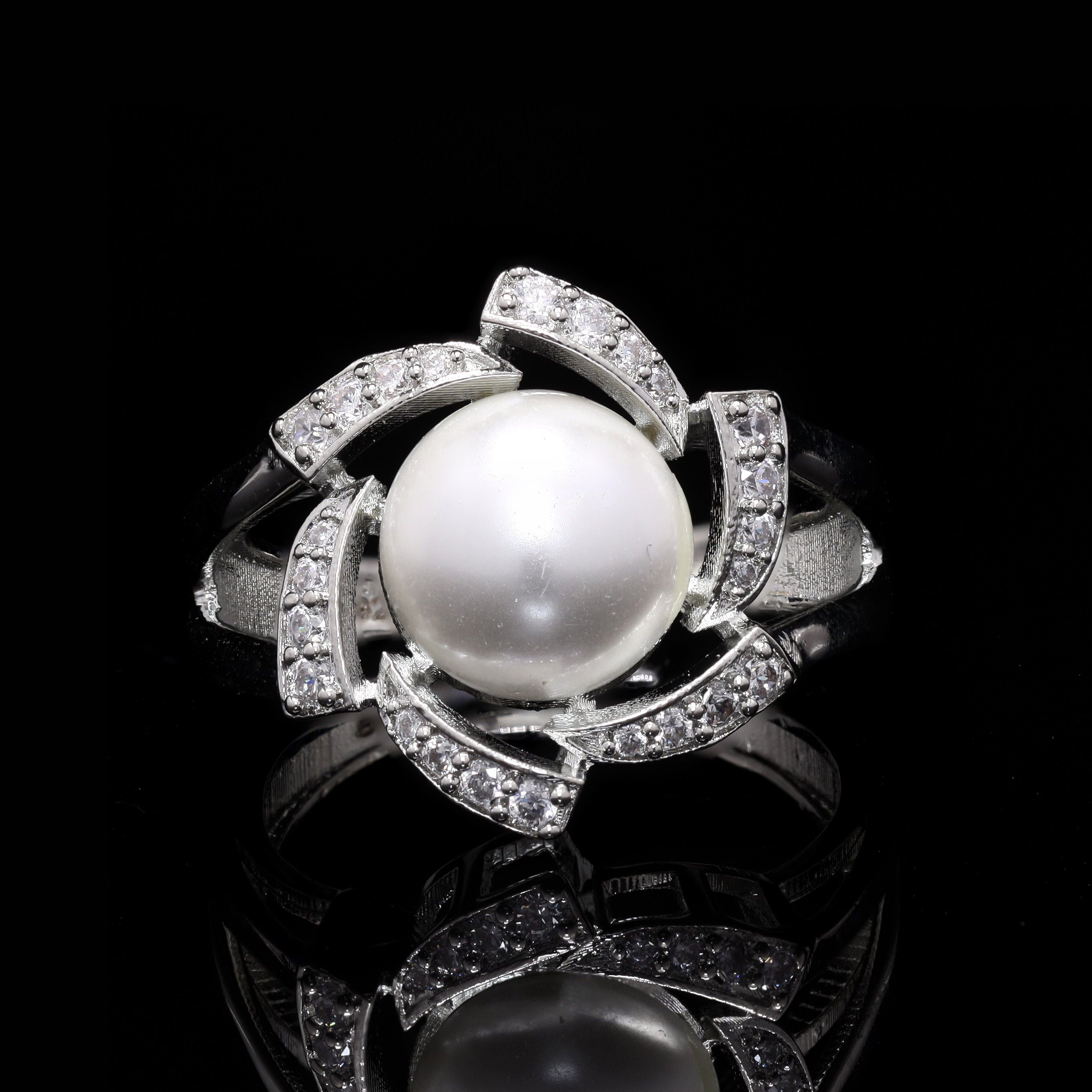 Twirl &amp; Pearl Floral Silver Ring