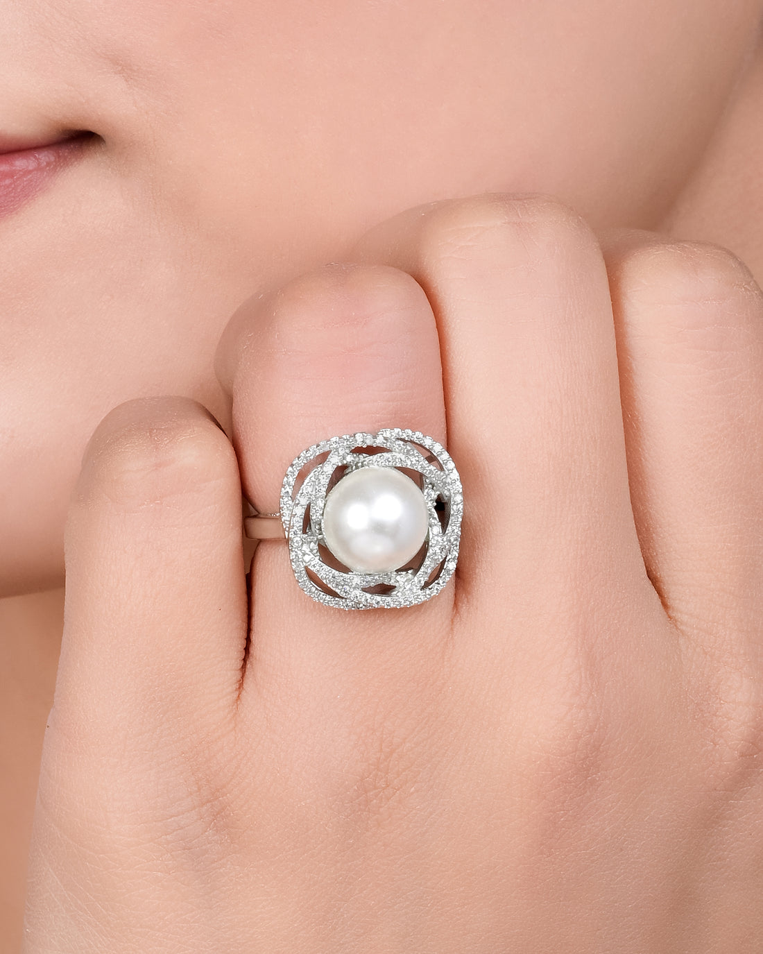 Labyrinth Pearl Silver Ring