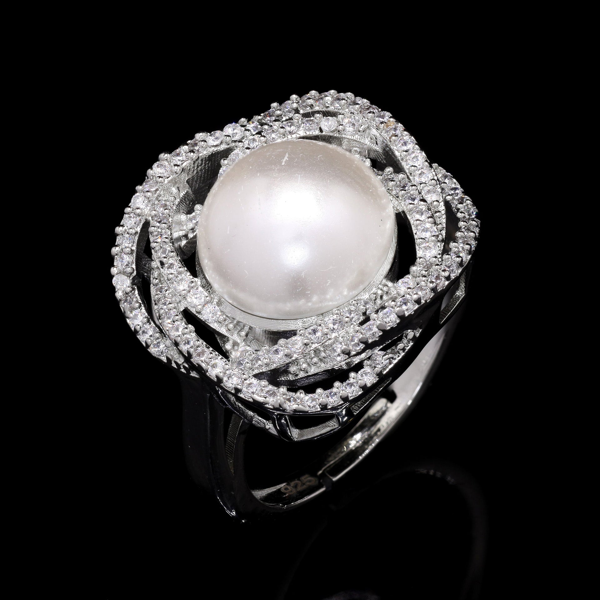 Labyrinth Pearl Silver Ring